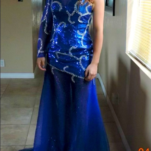 Dresses & Skirts - Size 4 prom dress